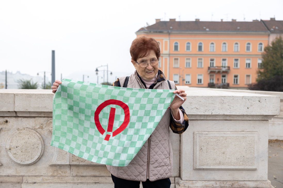 tanárok demonstráció diákok pedagógussztrájk élőlánc