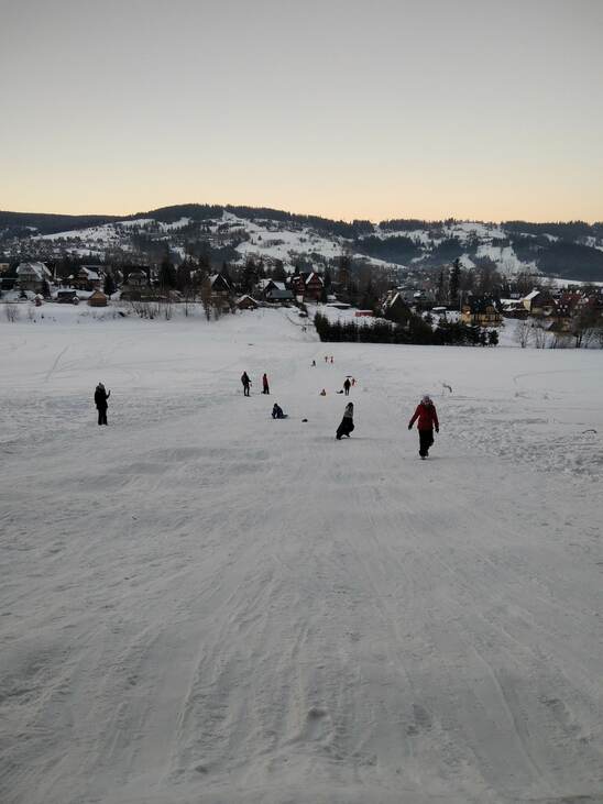 síelés hó tél Zakopane családi szánkózás