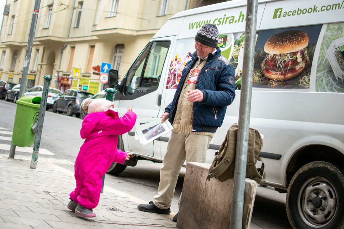 hajléktalan Fedél Nélkül Jászai Mari tér