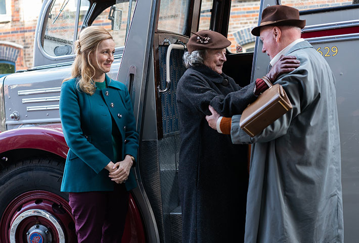 filmajánló Maggie Smith Kathy Bates A csodák útján Laura Linney