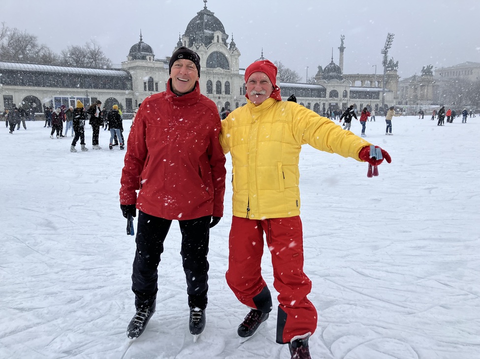 Városliget műkorcsolya műjég jégpálya korcsolyázók