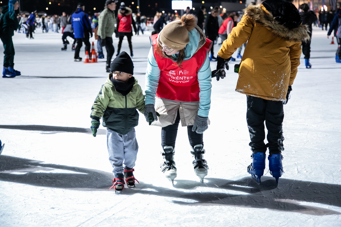 gyermekotthon Generali Mosolyvadász Program Generali Freeze Fesztivál korcsolyázás