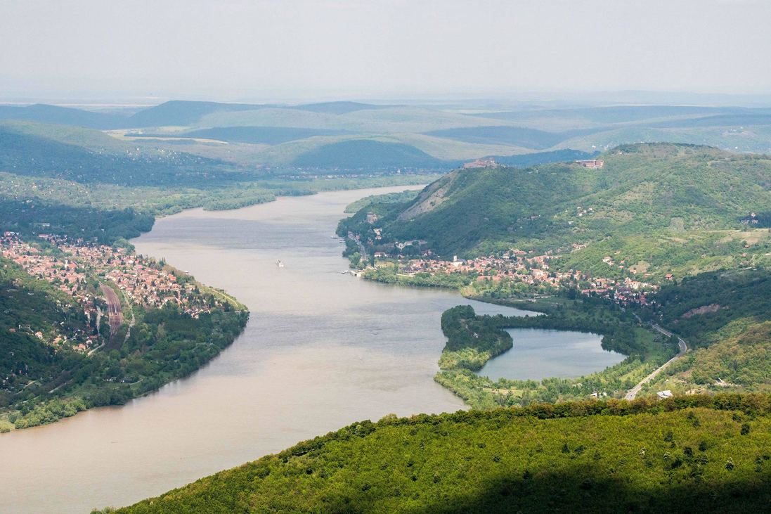 Ilyen a kilátás a kanyargó Dunára a Prédikálószékről