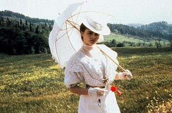 Szoba kilátással, Lucy Honeychurch szerepében (Merchant Ivory Productions, 1985)