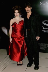 A Sweeny Todd londoni premierjén Johnny Deppel, 2008-ban - Forrás: Getty Images/Jon Furniss/WireImage